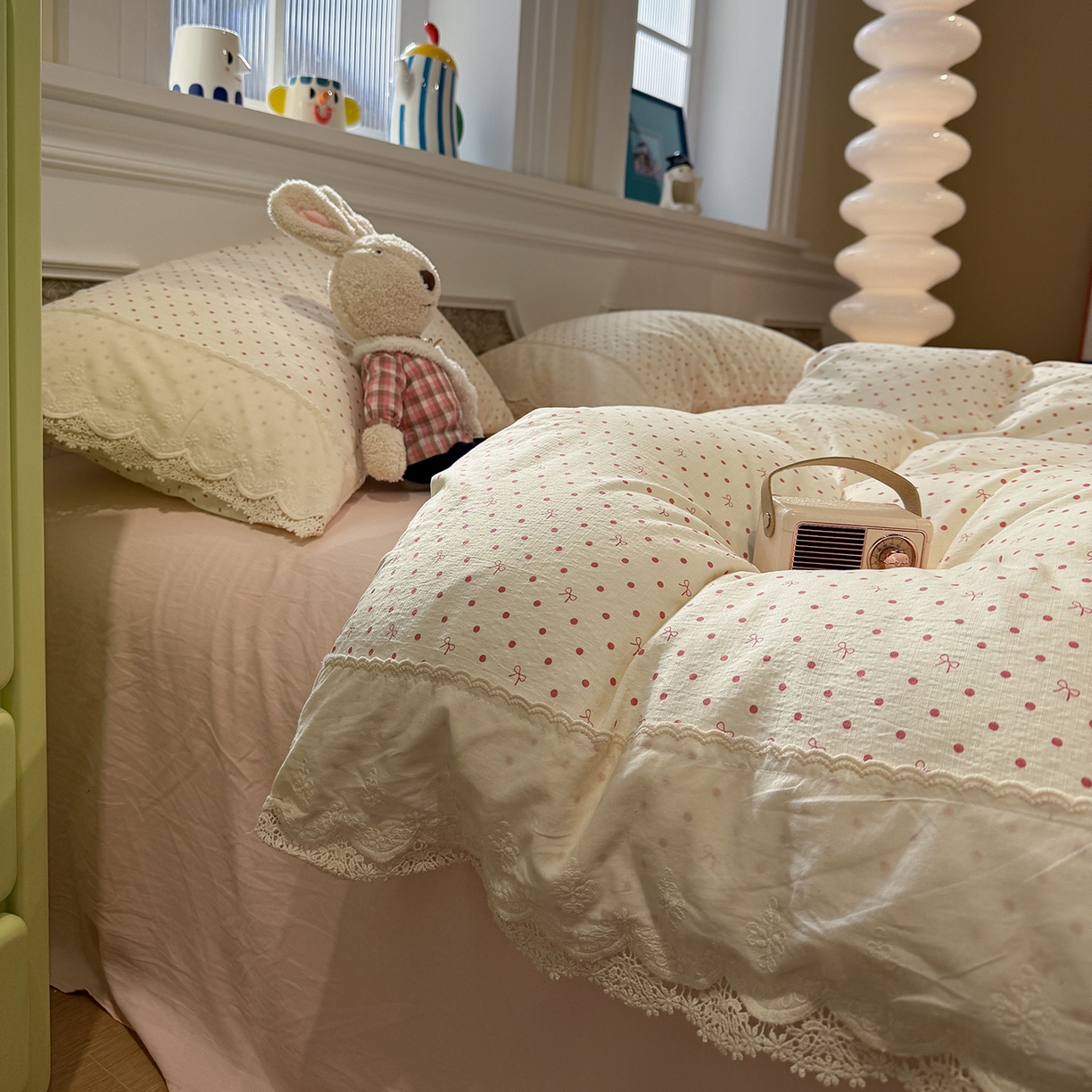 91家纺网 家纺一手货源 找家纺 盼季家纺 2026新款舒适皱皱纱印花蕾丝花边四件套 复古蕾丝花边-蝴蝶结粉波