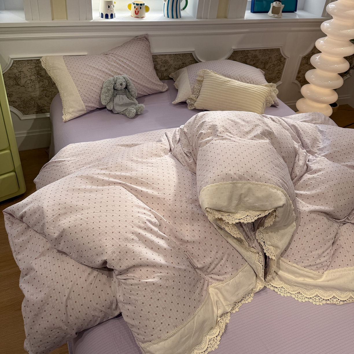 91家纺网 家纺一手货源 找家纺 盼季家纺 2026新款舒适皱皱纱印花蕾丝花边四件套 复古蕾丝花边-蝴蝶结紫波