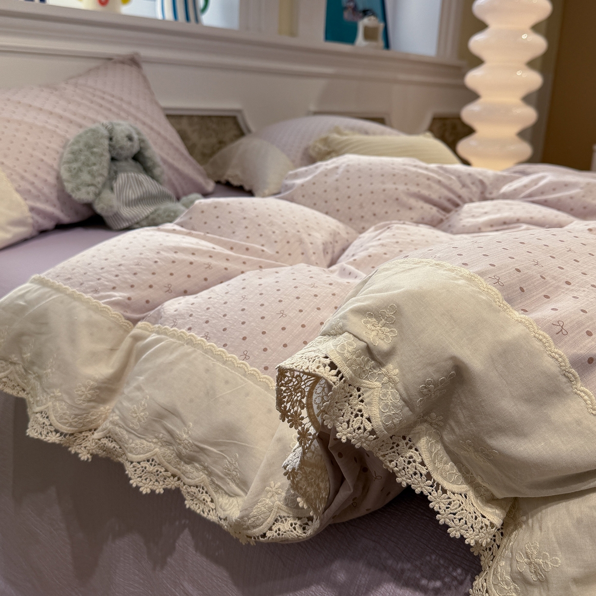 91家纺网 家纺一手货源 找家纺 盼季家纺 2026新款舒适皱皱纱印花蕾丝花边四件套 复古蕾丝花边-蝴蝶结紫波