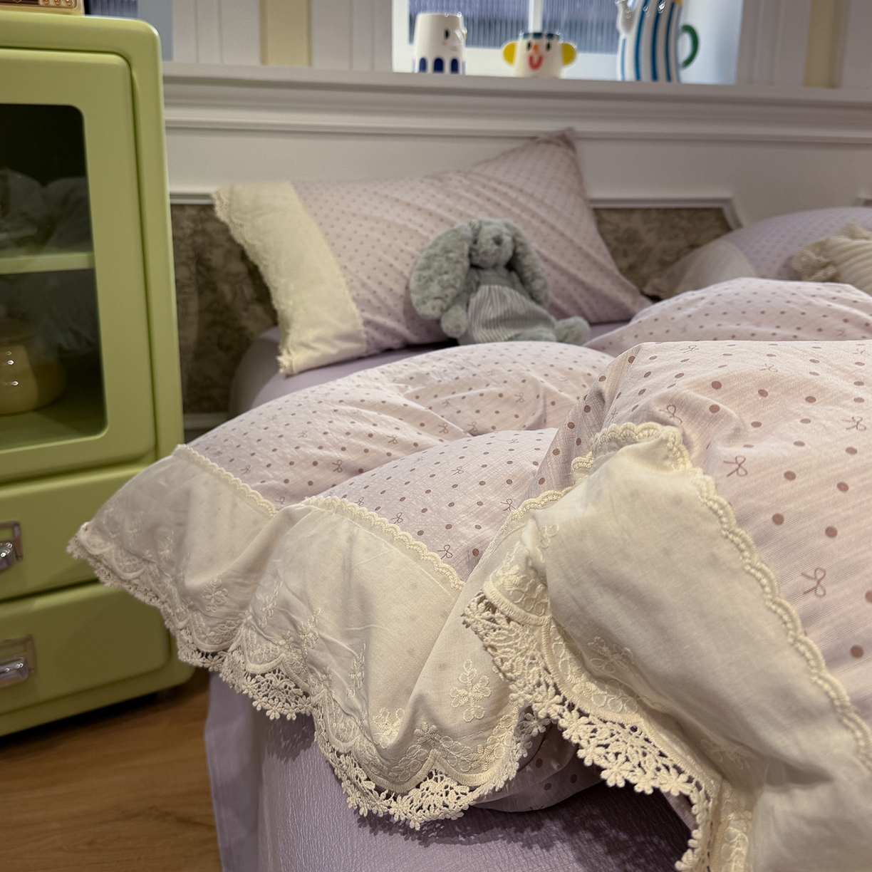 91家纺网 家纺一手货源 找家纺 盼季家纺 2026新款舒适皱皱纱印花蕾丝花边四件套 复古蕾丝花边-蝴蝶结紫波