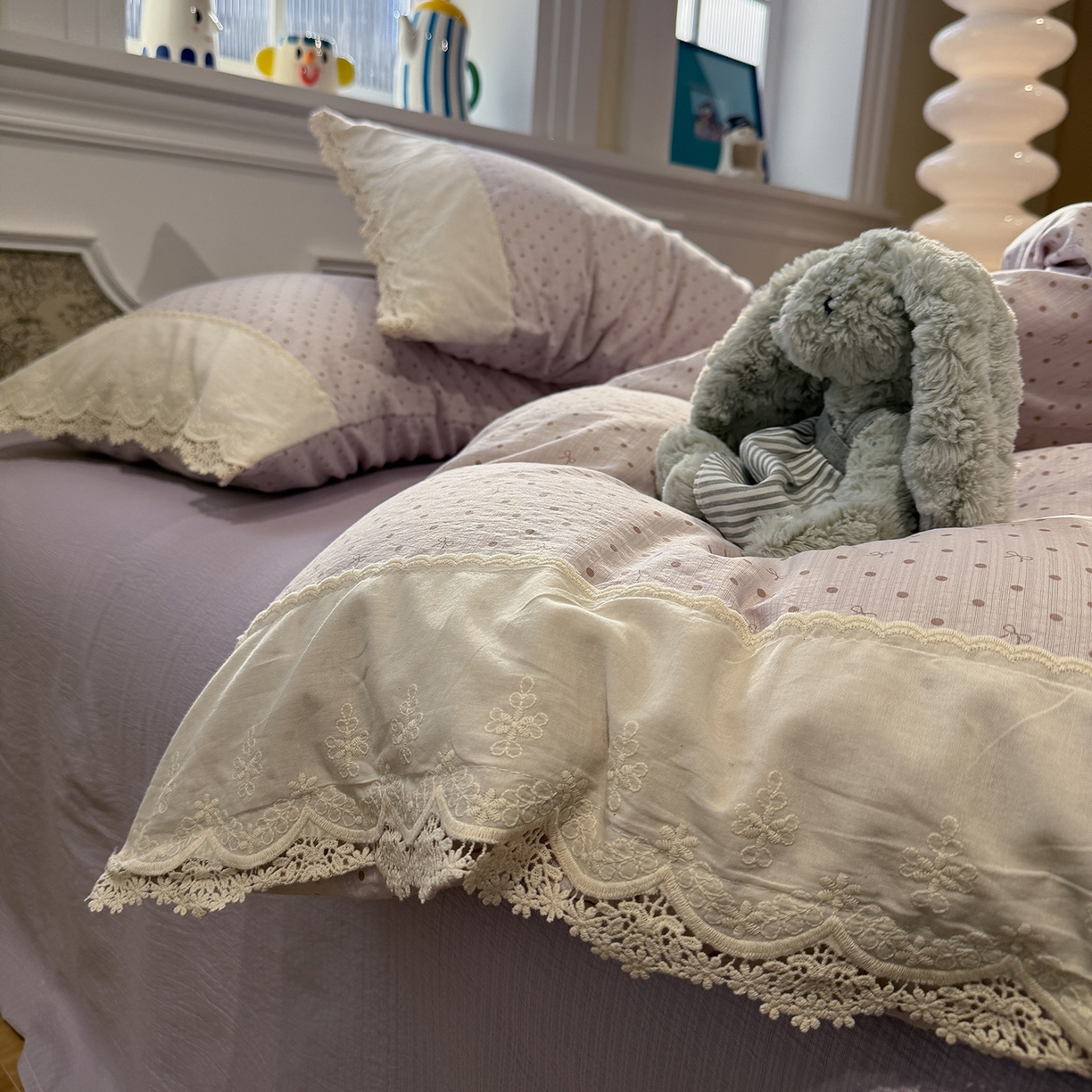 91家纺网 家纺一手货源 找家纺 盼季家纺 2026新款舒适皱皱纱印花蕾丝花边四件套 复古蕾丝花边-蝴蝶结紫波