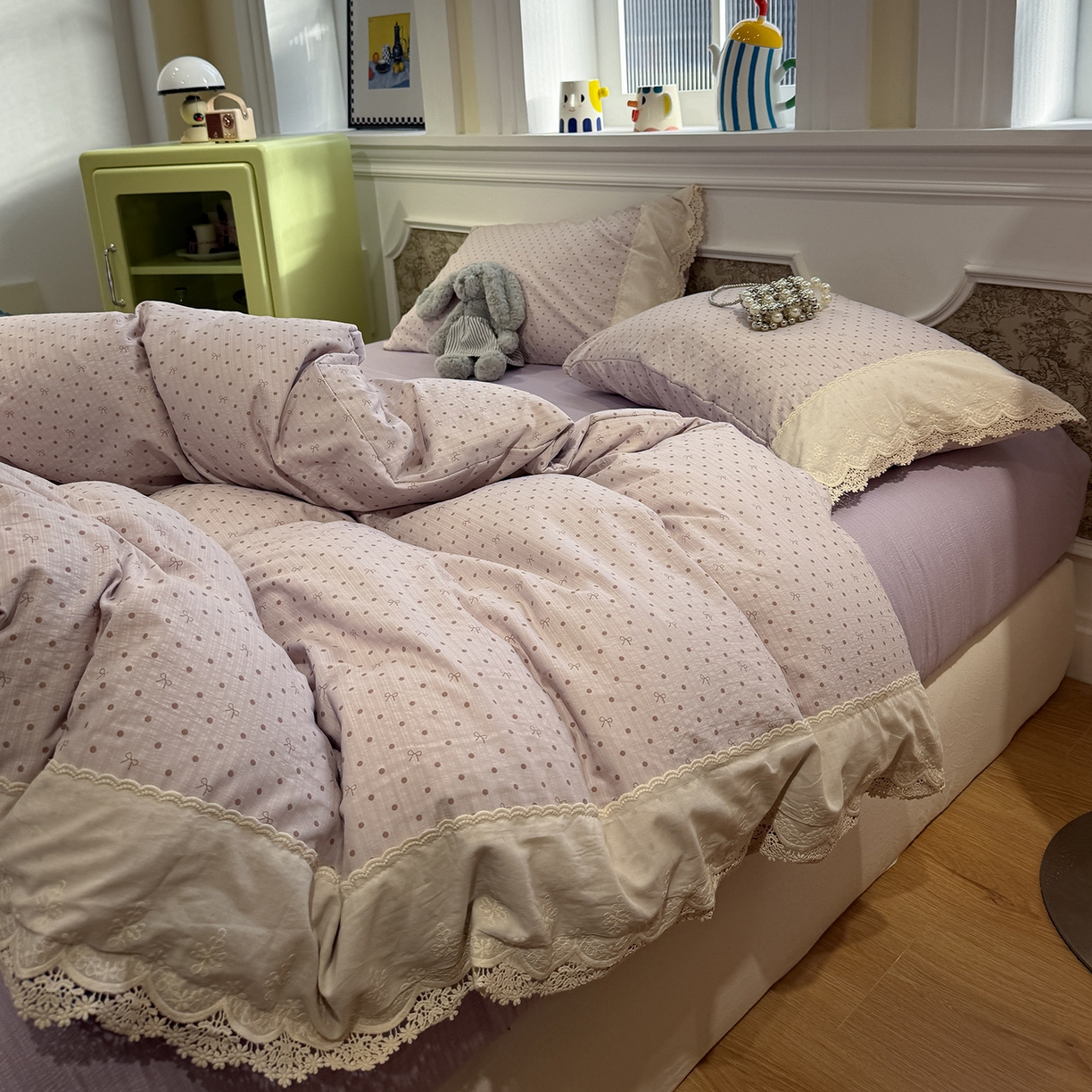 91家纺网 家纺一手货源 找家纺 盼季家纺 2026新款舒适皱皱纱印花蕾丝花边四件套 复古蕾丝花边-蝴蝶结紫波