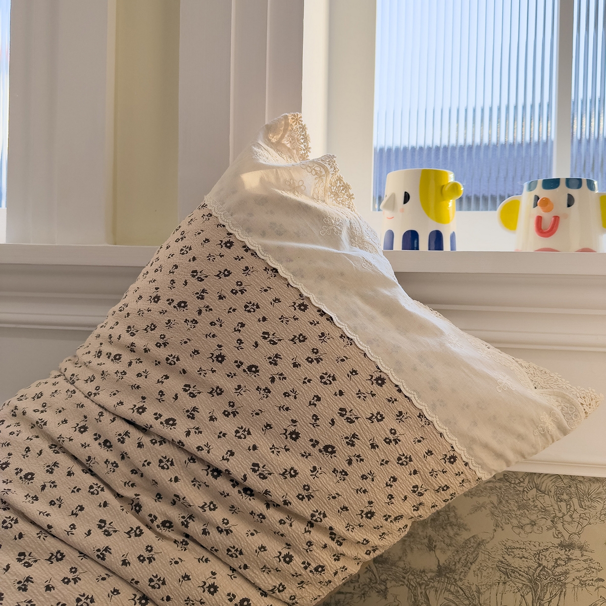 91家纺网 家纺一手货源 找家纺 盼季家纺 2026新款舒适皱皱纱印花蕾丝花边四件套 复古蕾丝花边-咖诺