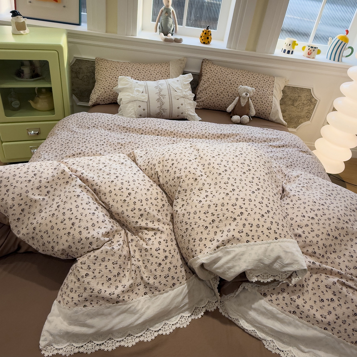 91家纺网 家纺一手货源 找家纺 盼季家纺 2026新款舒适皱皱纱印花蕾丝花边四件套 复古蕾丝花边-咖诺