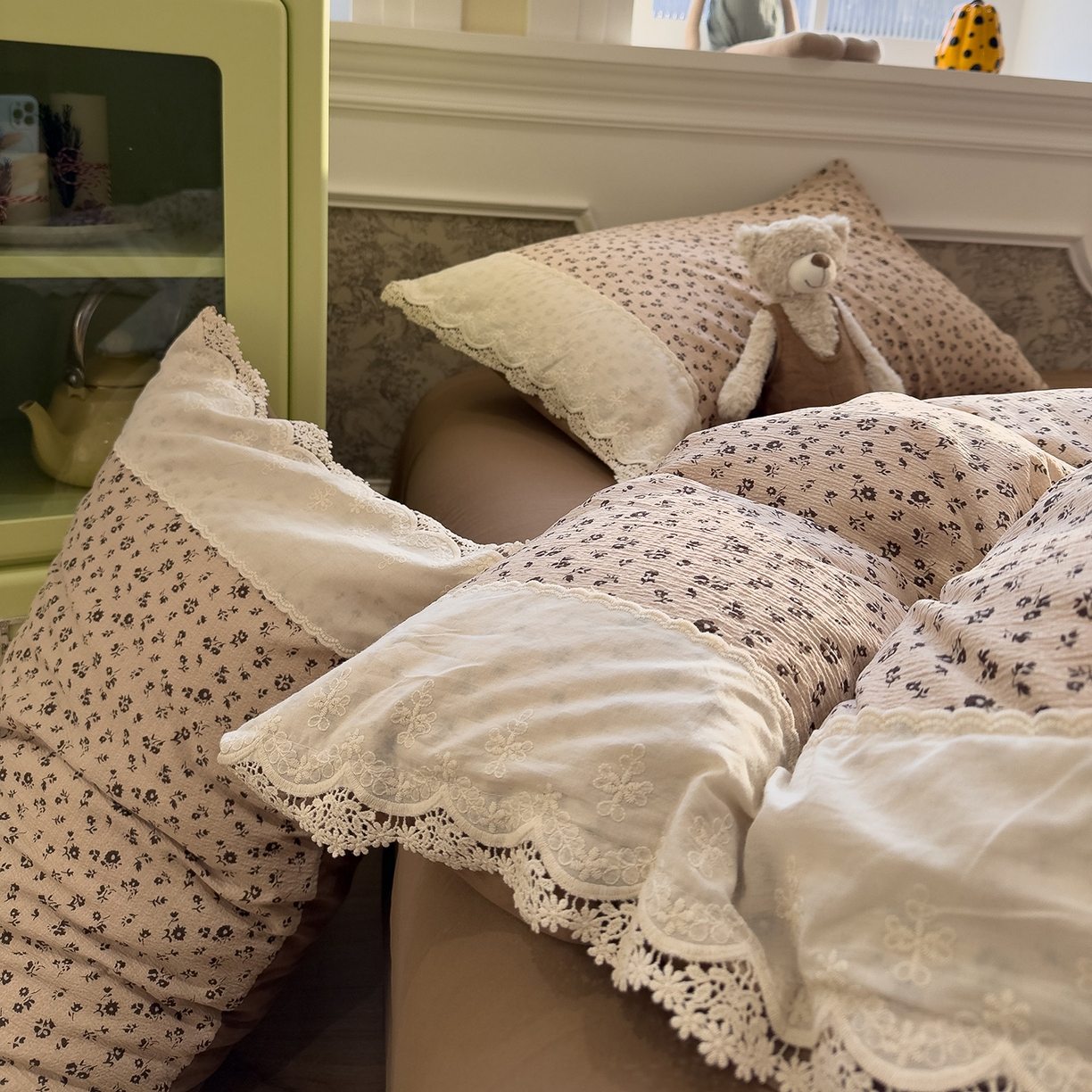 91家纺网 家纺一手货源 找家纺 盼季家纺 2026新款舒适皱皱纱印花蕾丝花边四件套 复古蕾丝花边-咖诺