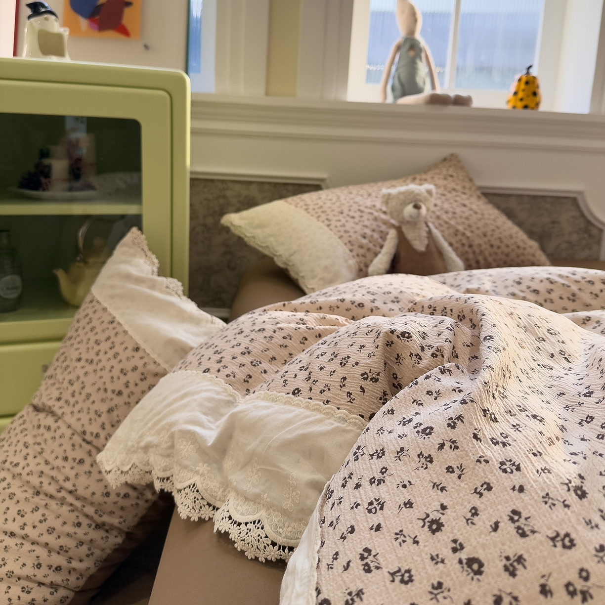 91家纺网 家纺一手货源 找家纺 盼季家纺 2026新款舒适皱皱纱印花蕾丝花边四件套 复古蕾丝花边-咖诺