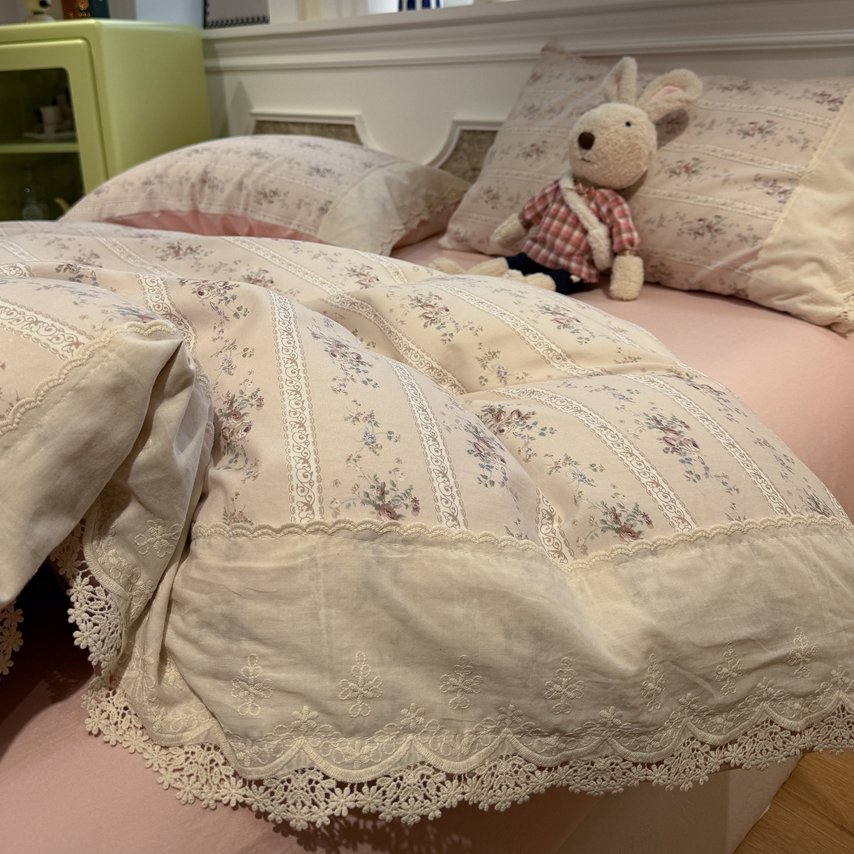 91家纺网 家纺一手货源 找家纺 盼季家纺 2026新款舒适皱皱纱印花蕾丝花边四件套 复古蕾丝花边-舒芙蕾