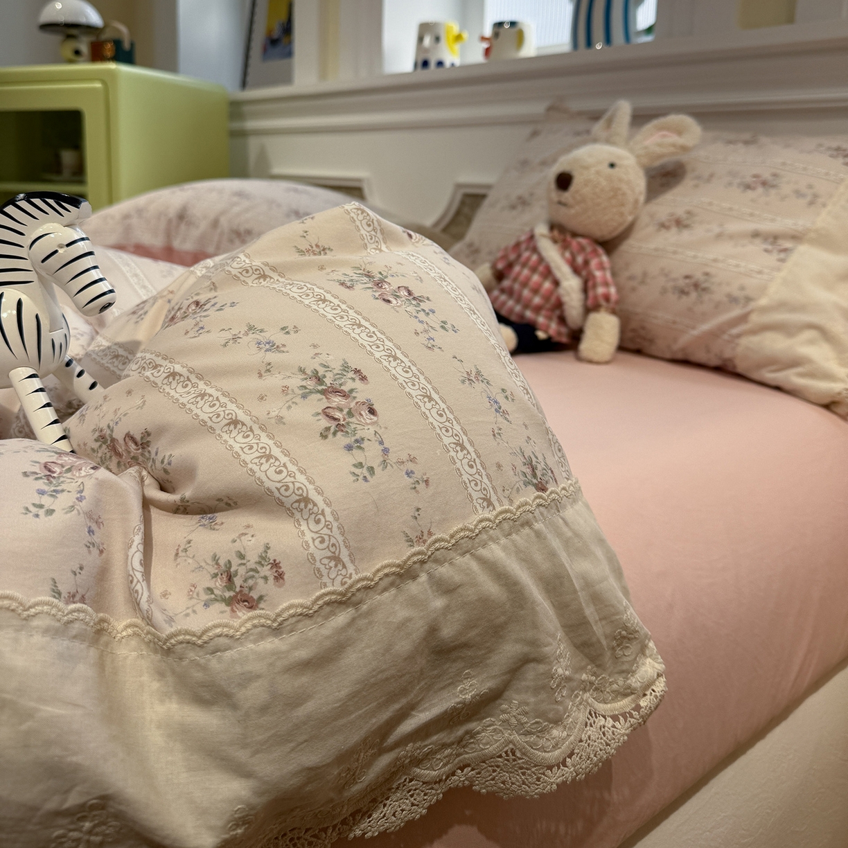 91家纺网 家纺一手货源 找家纺 盼季家纺 2026新款舒适皱皱纱印花蕾丝花边四件套 复古蕾丝花边-舒芙蕾