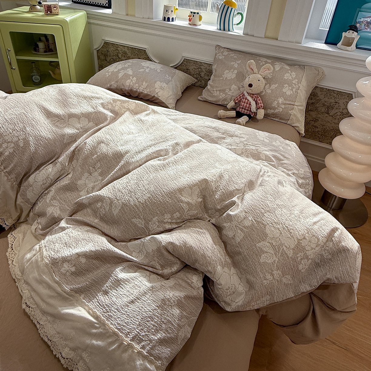 91家纺网 家纺一手货源 找家纺 盼季家纺 2026新款舒适皱皱纱印花蕾丝花边四件套 复古蕾丝花边-素暖