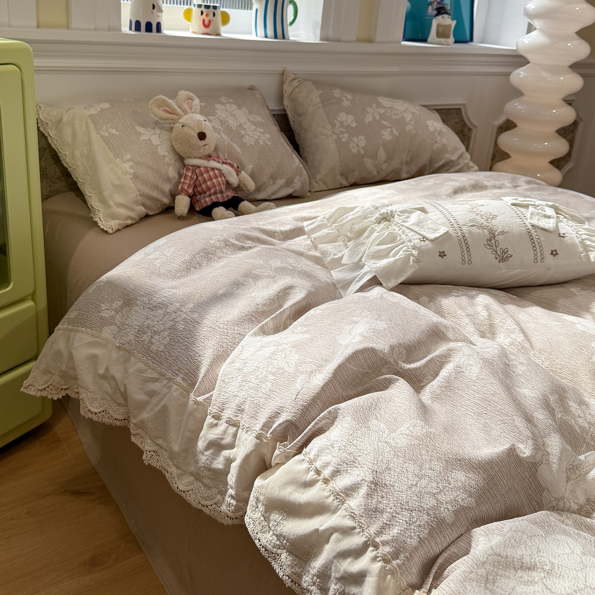 91家纺网 家纺一手货源 找家纺 盼季家纺 2026新款舒适皱皱纱印花蕾丝花边四件套 复古蕾丝花边-素暖