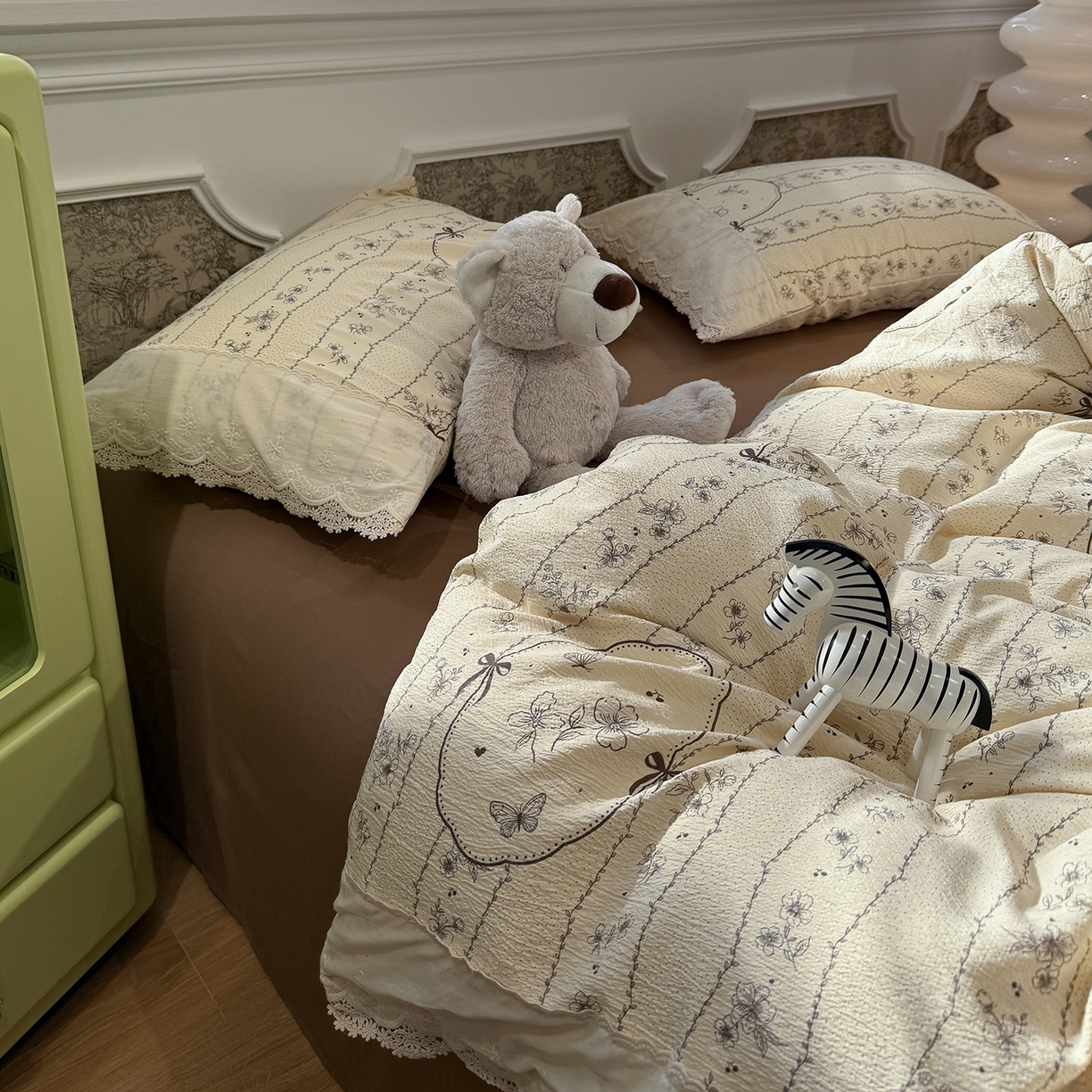 91家纺网 家纺一手货源 找家纺 盼季家纺 2026新款舒适皱皱纱印花蕾丝花边四件套 复古蕾丝花边-茵然