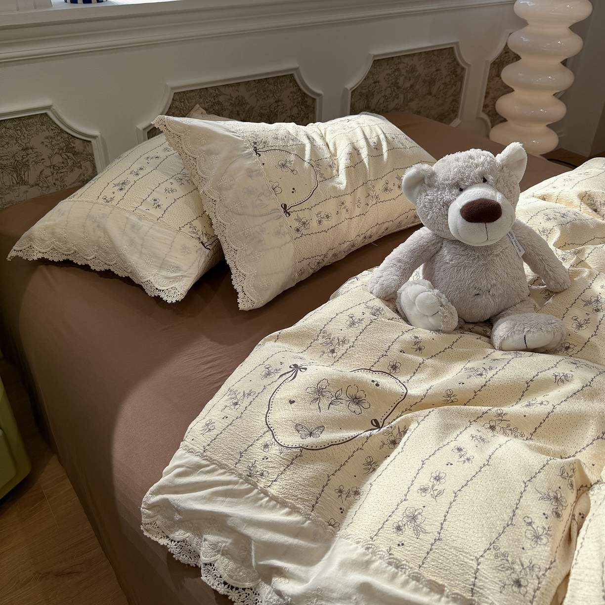 91家纺网 家纺一手货源 找家纺 盼季家纺 2026新款舒适皱皱纱印花蕾丝花边四件套 复古蕾丝花边-茵然