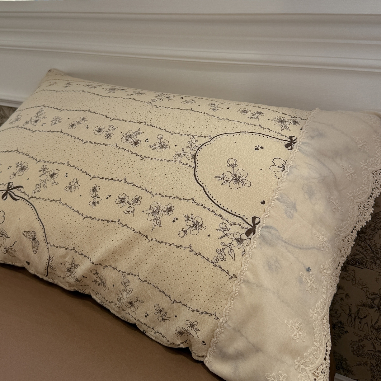 91家纺网 家纺一手货源 找家纺 盼季家纺 2026新款舒适皱皱纱印花蕾丝花边四件套 复古蕾丝花边-茵然