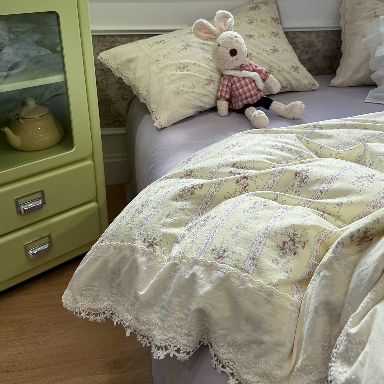 91家纺网 家纺一手货源 找家纺 盼季家纺 2026新款舒适皱皱纱印花蕾丝花边四件套 复古蕾丝花边-珍妮