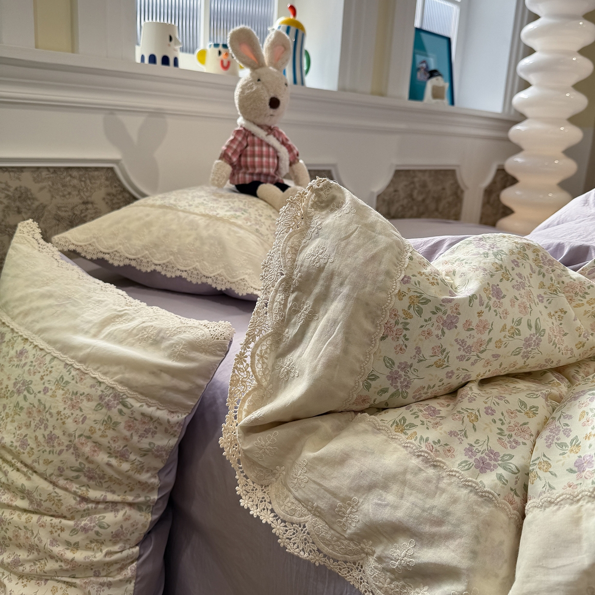 91家纺网 家纺一手货源 找家纺 盼季家纺 2026新款舒适皱皱纱印花蕾丝花边四件套 复古蕾丝花边-紫琅