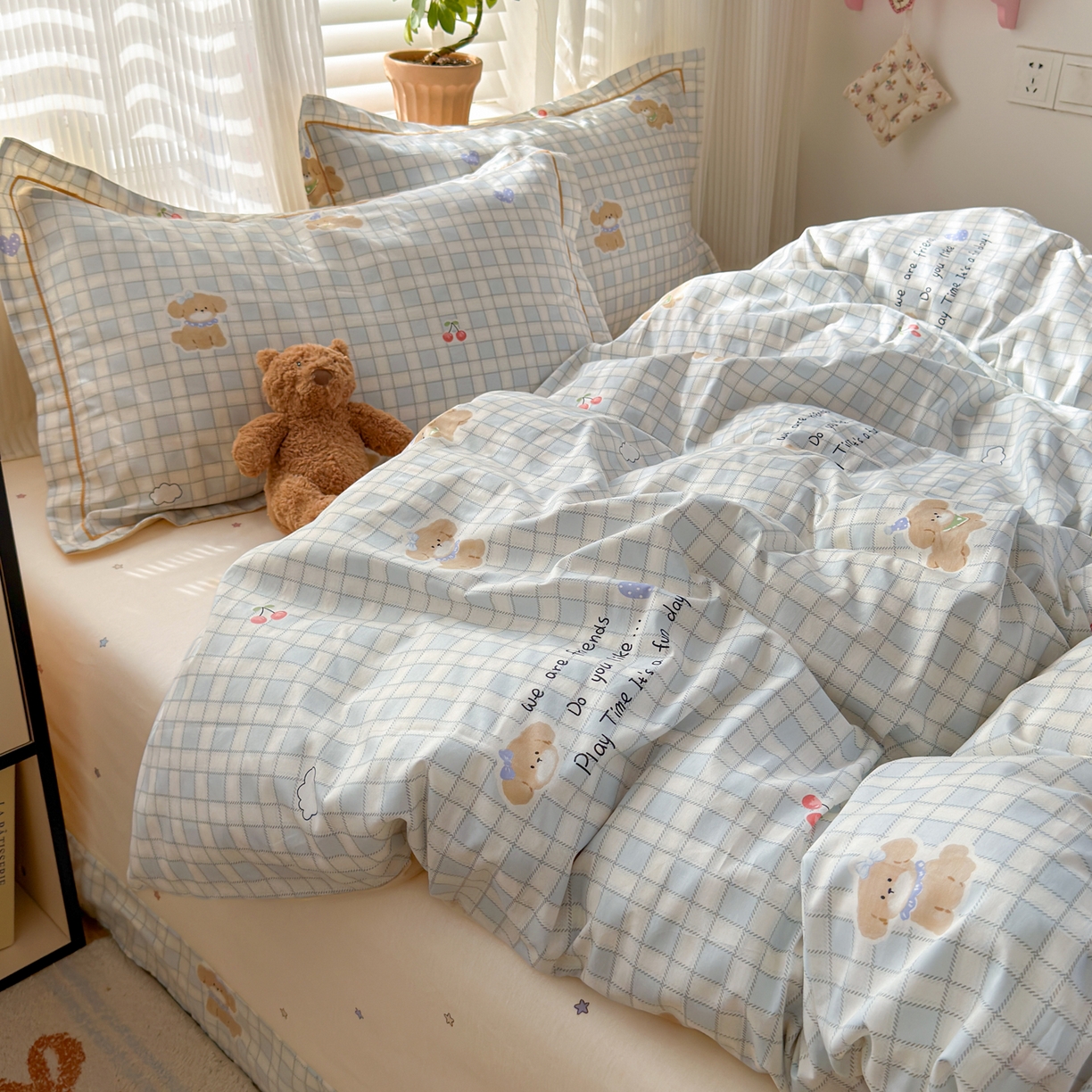 91家纺网 家纺一手货源 找家纺 乐童家纺 2026新款全棉网红直播爆款吊边一字绣工艺款四件套-系列三 休闲格小狗