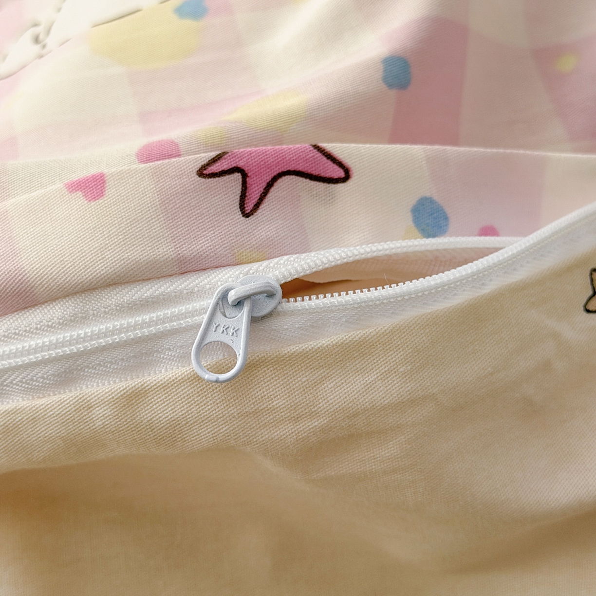 91家纺网 家纺一手货源 找家纺 乐童家纺 2026新款全棉网红直播爆款吊边一字绣工艺款四件套-系列三 粉格星星狗