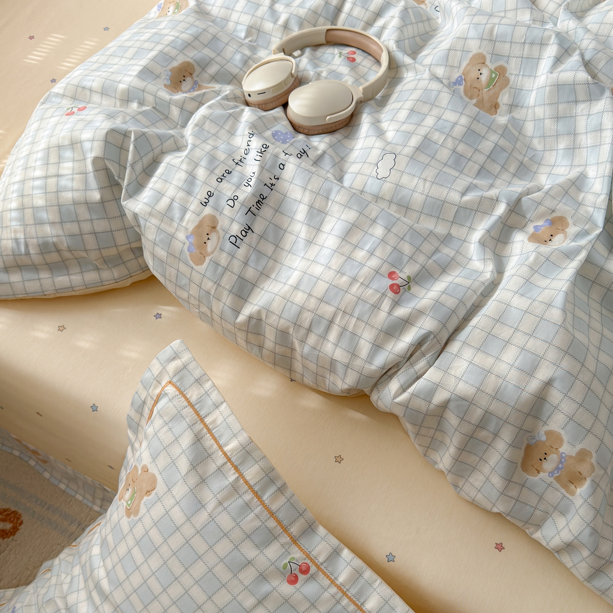 91家纺网 家纺一手货源 找家纺 乐童家纺 2026新款全棉网红直播爆款吊边一字绣工艺款四件套-系列三 休闲格小狗