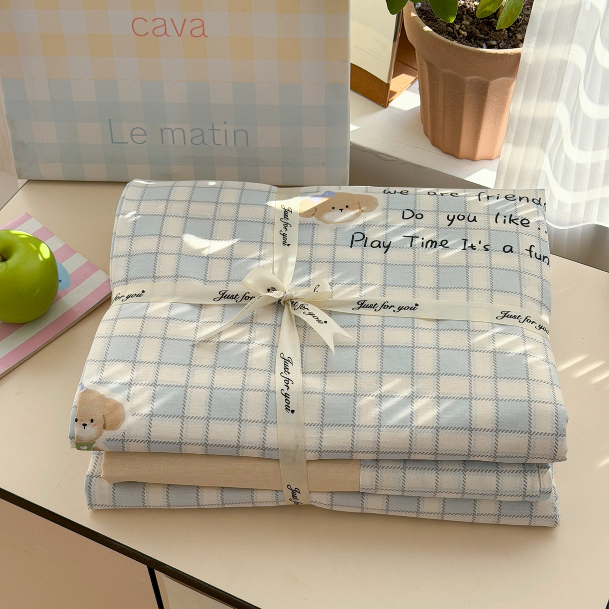 91家纺网 家纺一手货源 找家纺 乐童家纺 2026新款全棉网红直播爆款吊边一字绣工艺款四件套-系列三 休闲格小狗