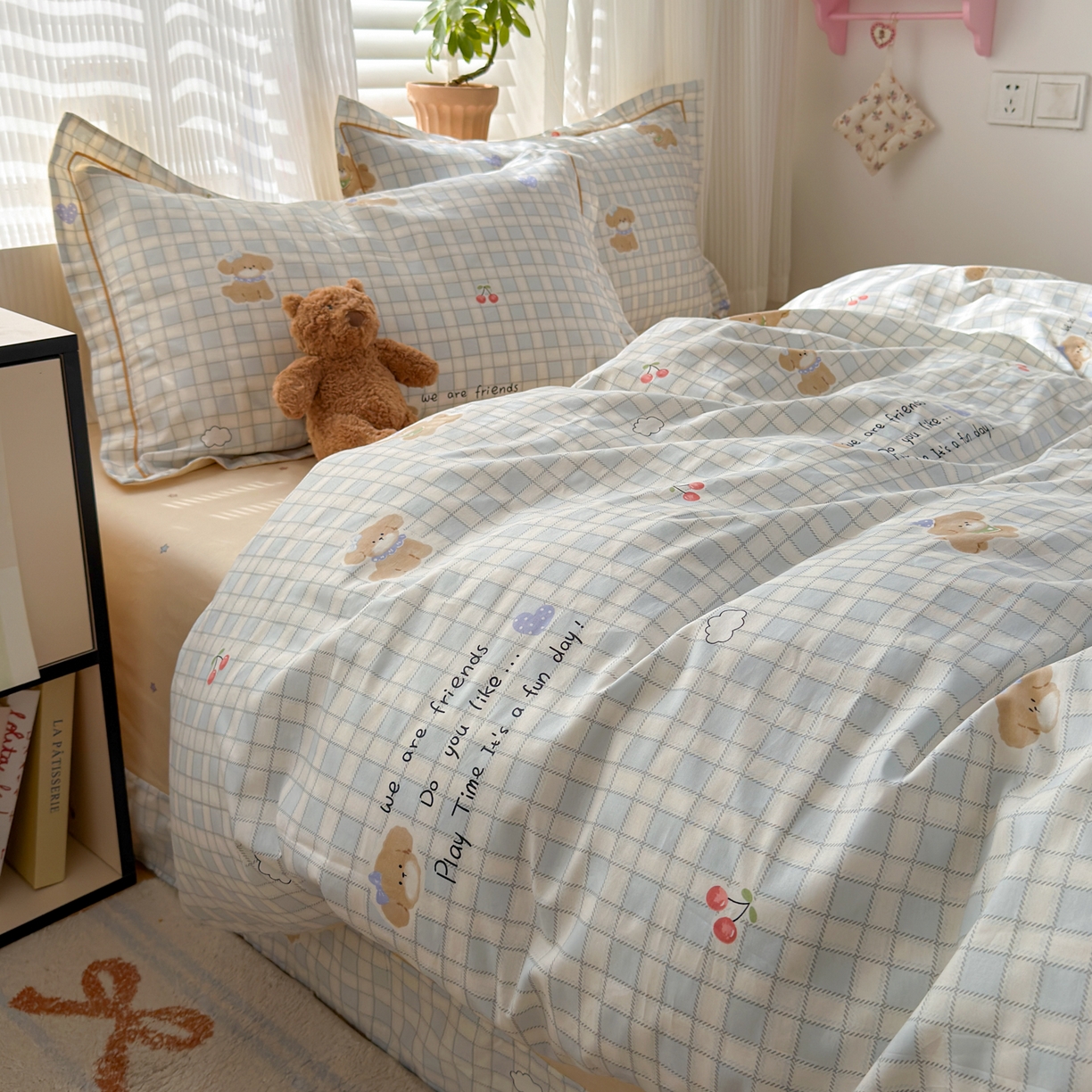 91家纺网 家纺一手货源 找家纺 乐童家纺 2026新款全棉网红直播爆款吊边一字绣工艺款四件套-系列三 休闲格小狗