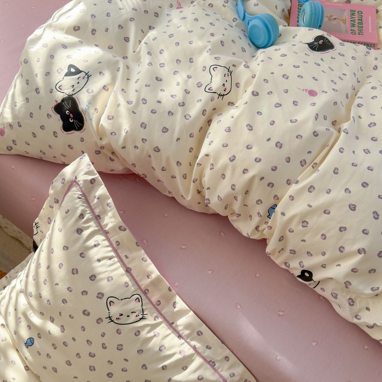 91家纺网 家纺一手货源 找家纺 乐童家纺 2026新款全棉网红直播爆款吊边一字绣工艺款四件套-系列三 粉红顽皮猫