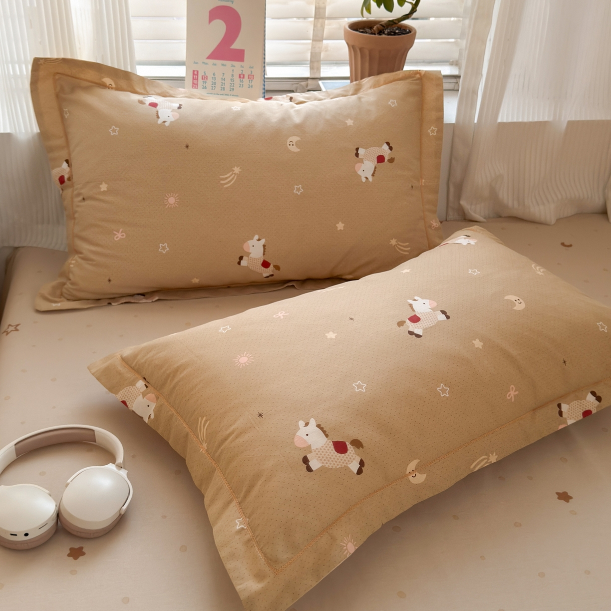 91家纺网 家纺一手货源 找家纺 乐童家纺 2026新款全棉网红直播爆款吊边一字绣工艺款四件套-系列三 小木马