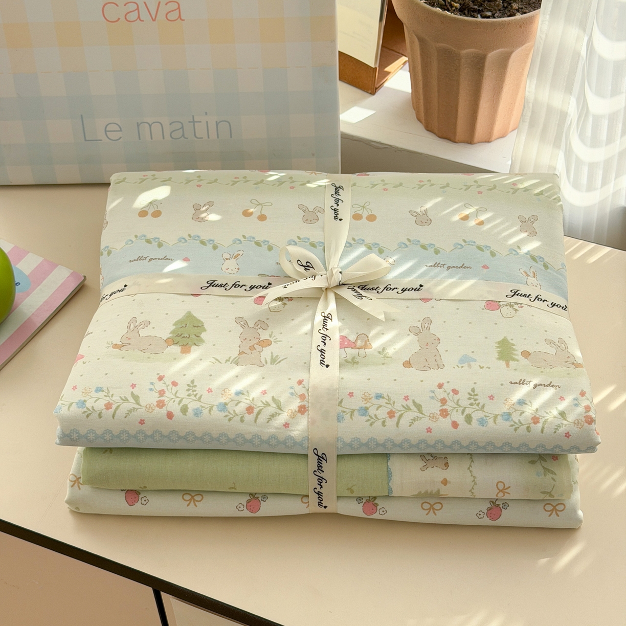 91家纺网 家纺一手货源 找家纺 乐童家纺 2026新款全棉网红直播爆款吊边一字绣工艺款四件套-系列三 田园小兔