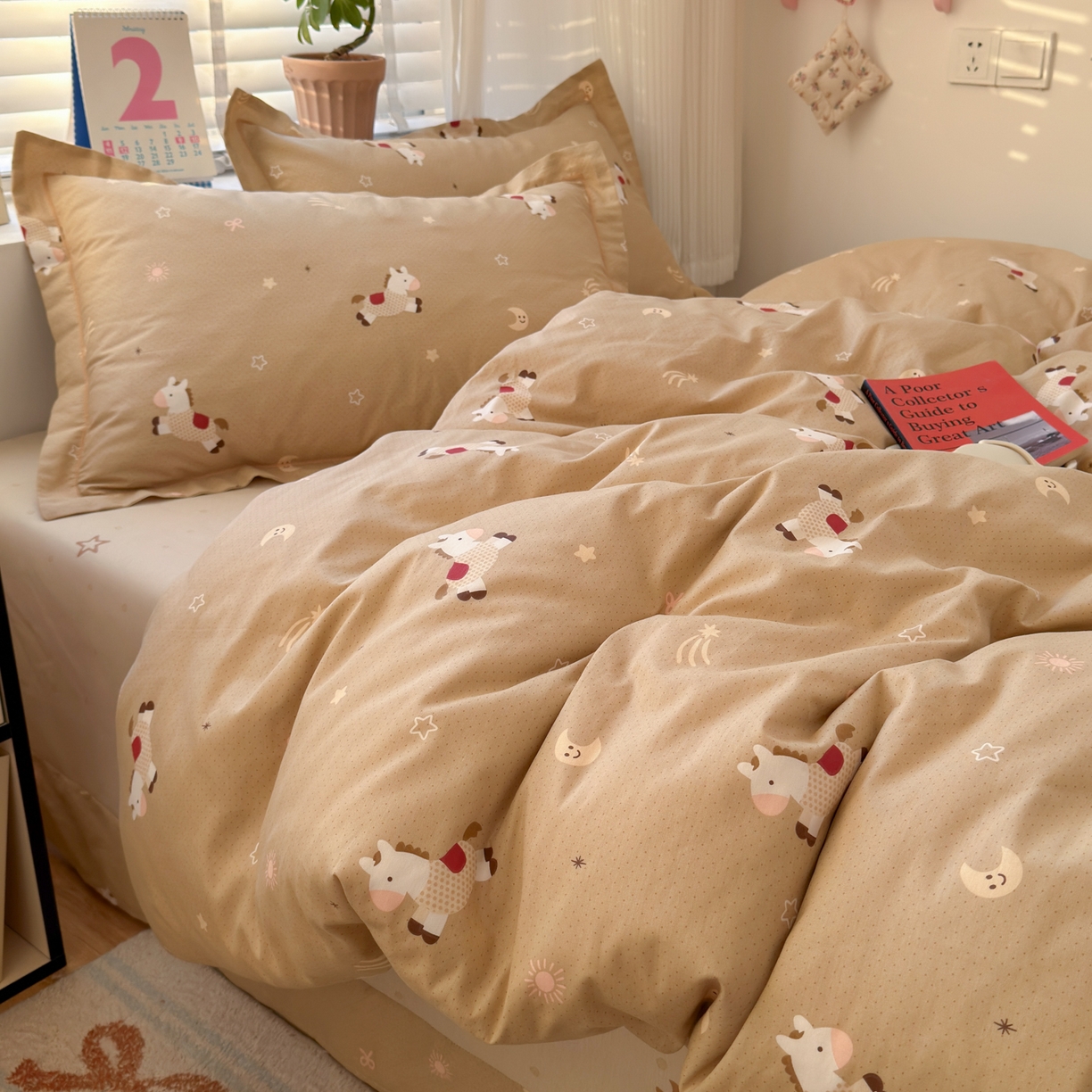 91家纺网 家纺一手货源 找家纺 乐童家纺 2026新款全棉网红直播爆款吊边一字绣工艺款四件套-系列三 小木马