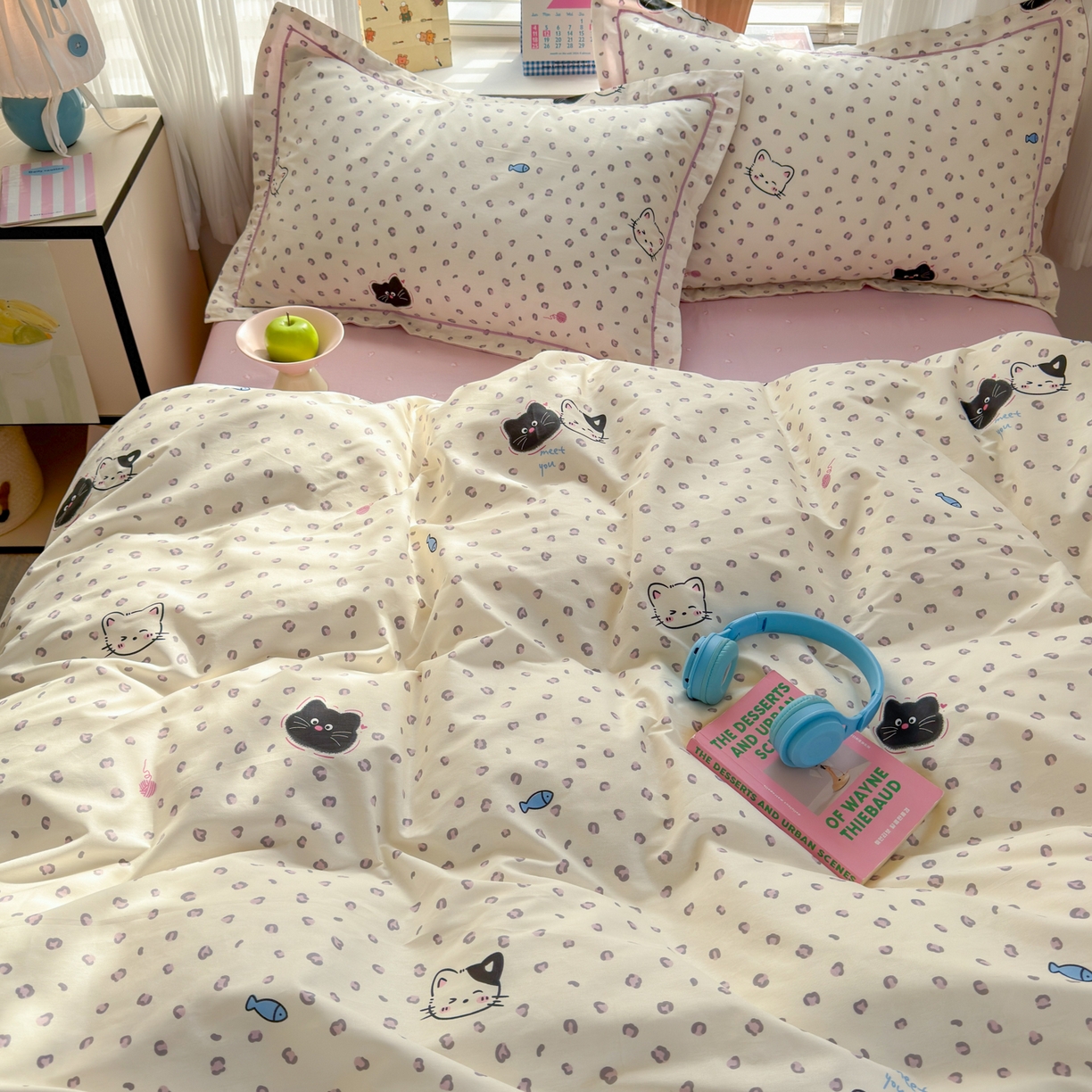 91家纺网 家纺一手货源 找家纺 乐童家纺 2026新款全棉网红直播爆款吊边一字绣工艺款四件套-系列三 粉红顽皮猫