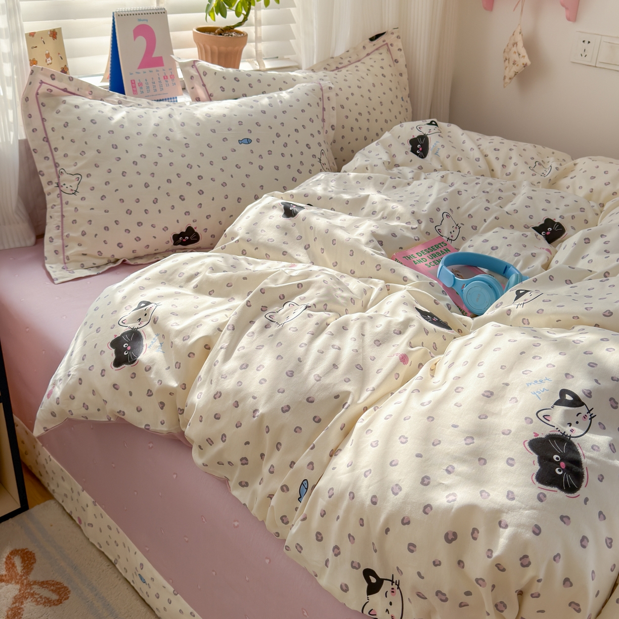 91家纺网 家纺一手货源 找家纺 乐童家纺 2026新款全棉网红直播爆款吊边一字绣工艺款四件套-系列三 粉红顽皮猫