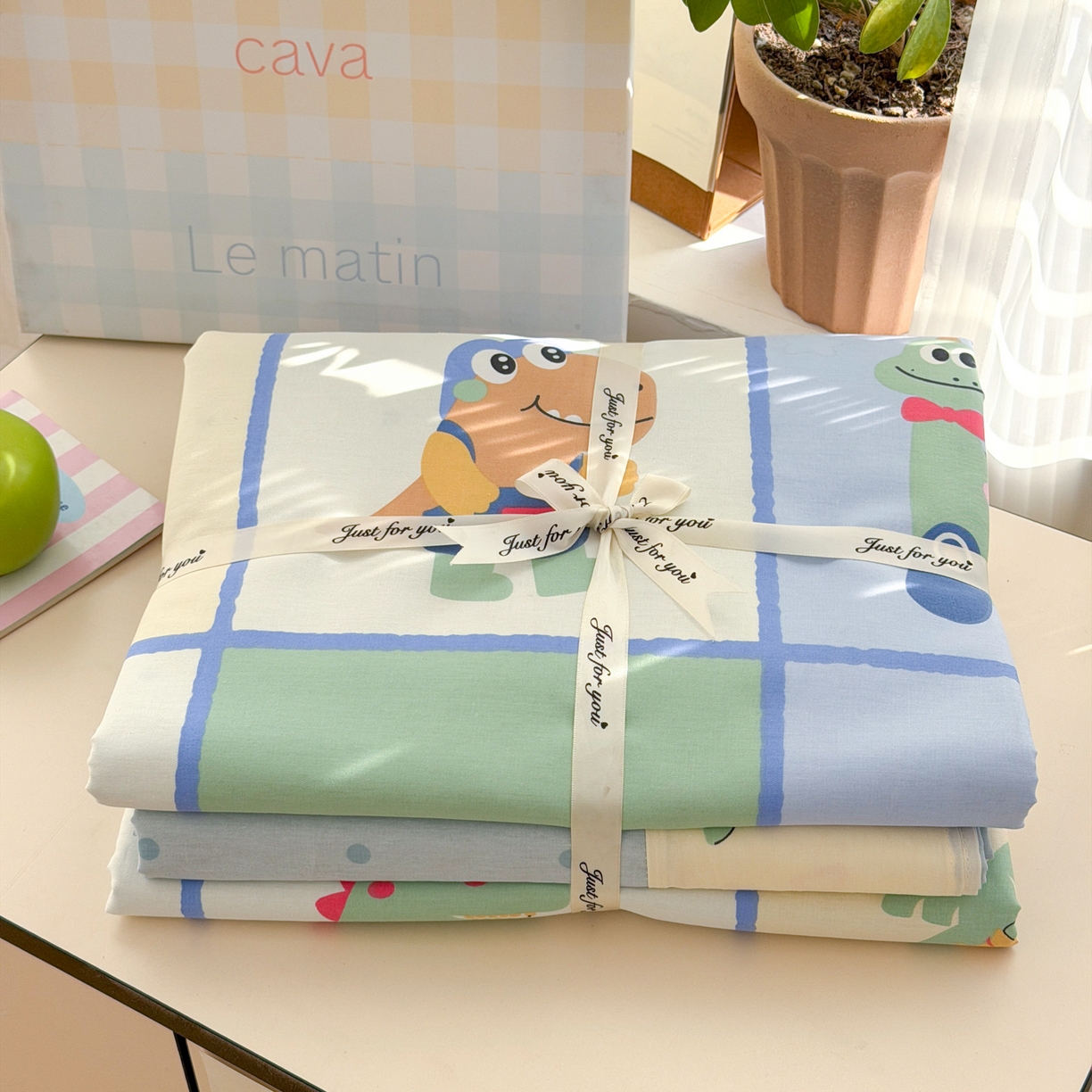 91家纺网 家纺一手货源 找家纺 乐童家纺 2026新款全棉网红直播爆款吊边一字绣工艺款四件套-系列三 小恐龙