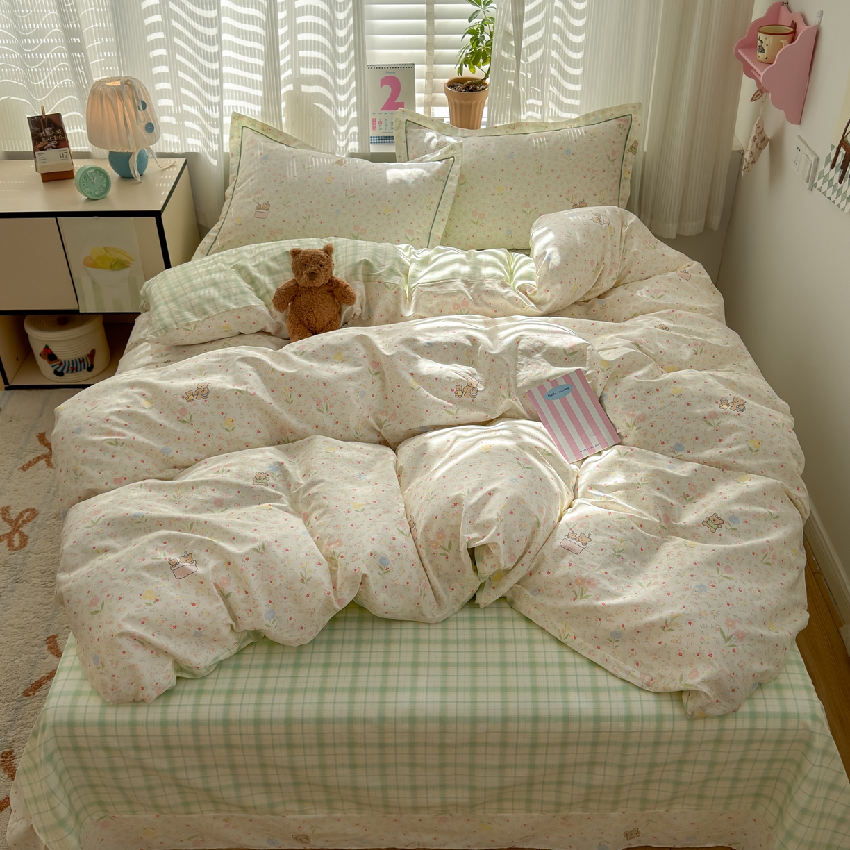 91家纺网 家纺一手货源 找家纺 乐童家纺 2026新款全棉网红直播爆款吊边一字绣工艺款四件套-系列三 丛间蜜语