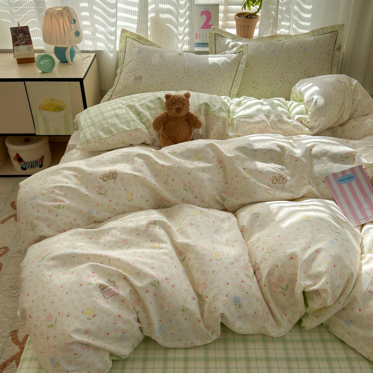 91家纺网 家纺一手货源 找家纺 乐童家纺 2026新款全棉网红直播爆款吊边一字绣工艺款四件套-系列三 丛间蜜语