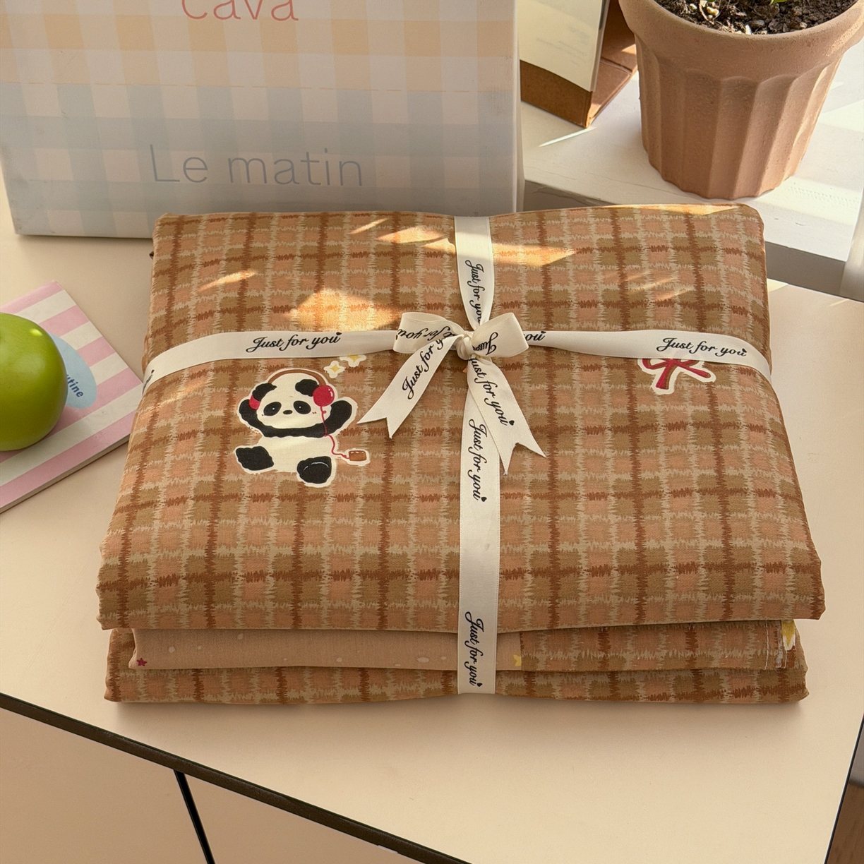 91家纺网 家纺一手货源 找家纺 乐童家纺 2026新款全棉网红直播爆款吊边一字绣工艺款四件套-系列三 快乐熊猫