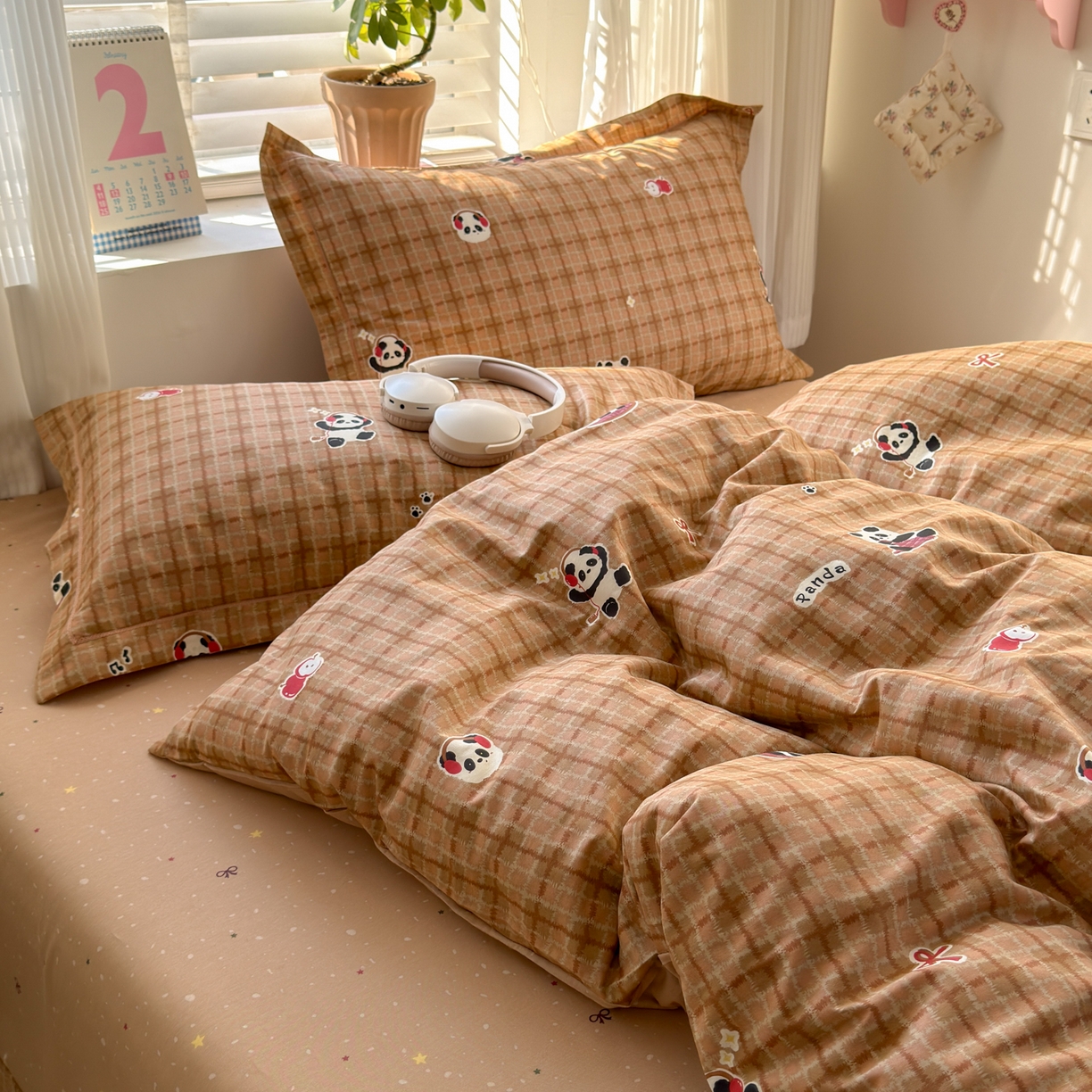 91家纺网 家纺一手货源 找家纺 乐童家纺 2026新款全棉网红直播爆款吊边一字绣工艺款四件套-系列三 快乐熊猫