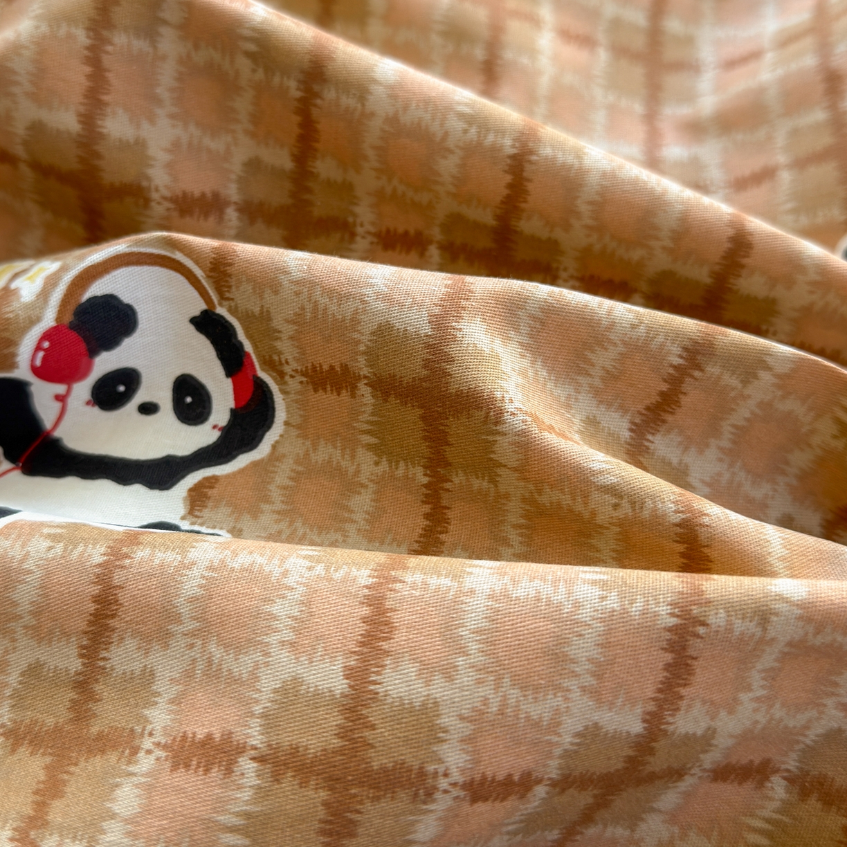 91家纺网 家纺一手货源 找家纺 乐童家纺 2026新款全棉网红直播爆款吊边一字绣工艺款四件套-系列三 快乐熊猫