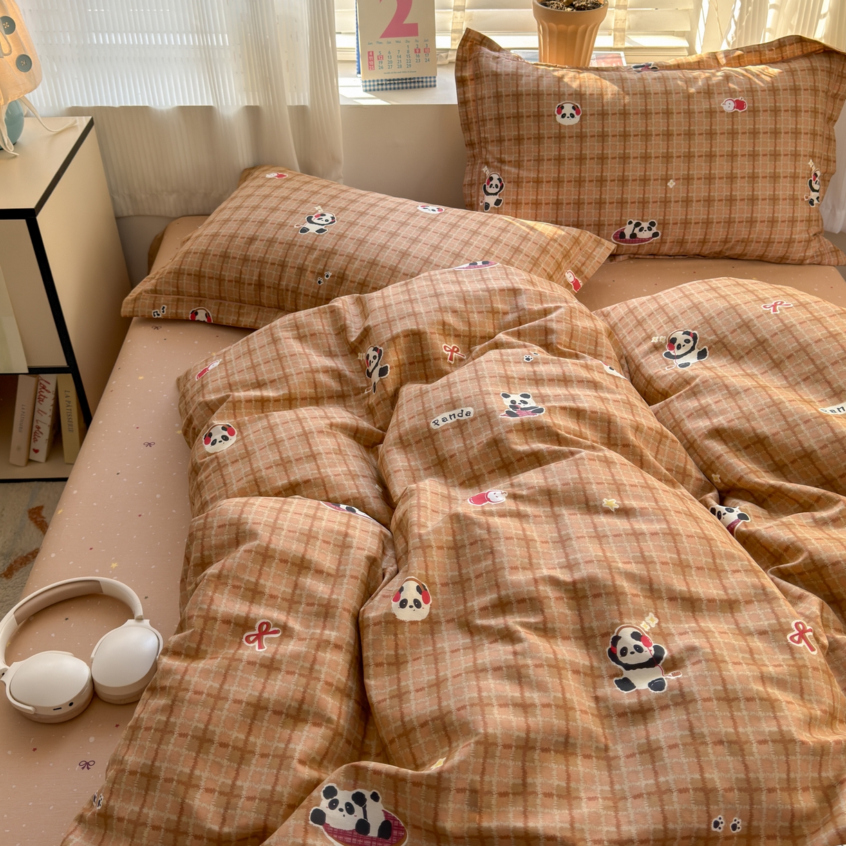 91家纺网 家纺一手货源 找家纺 乐童家纺 2026新款全棉网红直播爆款吊边一字绣工艺款四件套-系列三 快乐熊猫