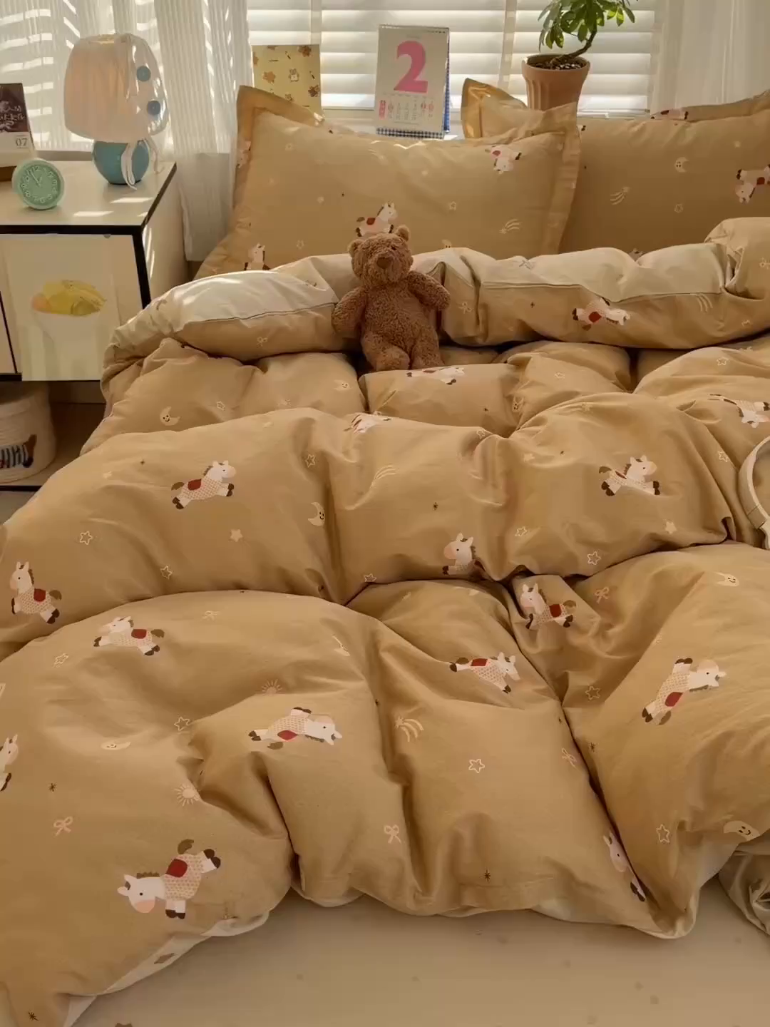 91家纺网 家纺一手货源 找家纺 乐童家纺 2026新款全棉网红直播爆款吊边一字绣工艺款四件套-系列三 小木马