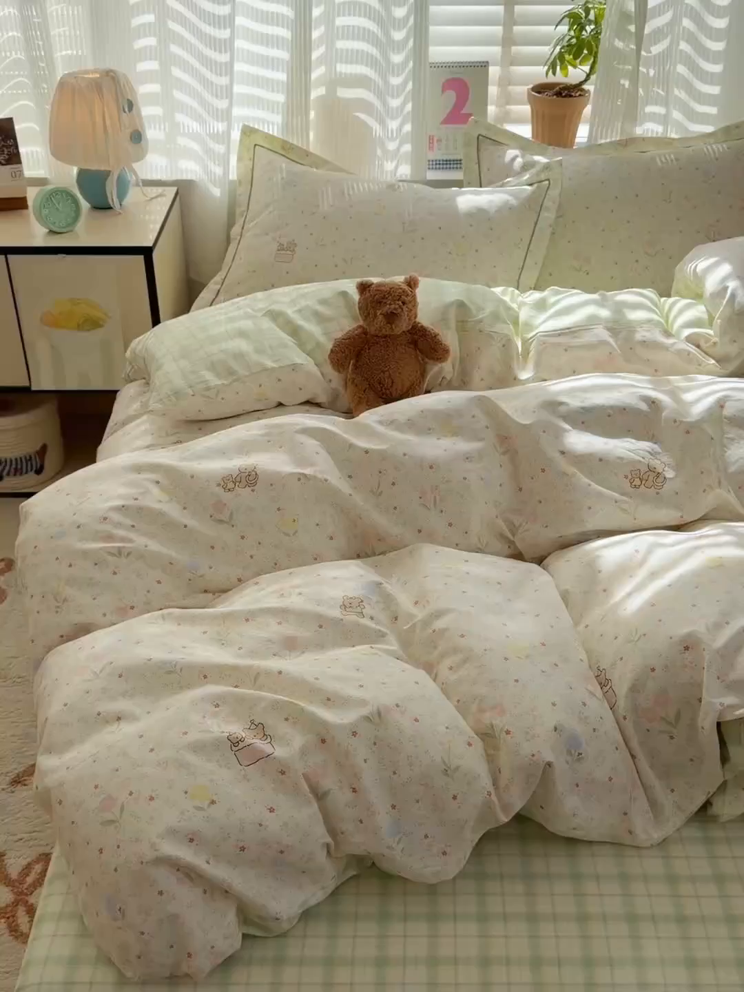 91家纺网 家纺一手货源 找家纺 乐童家纺 2026新款全棉网红直播爆款吊边一字绣工艺款四件套-系列三 丛间蜜语