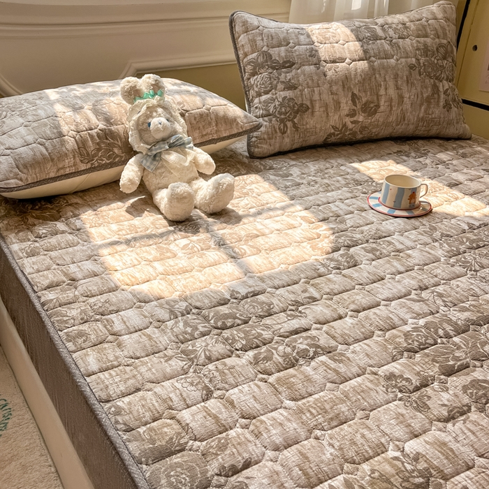 91家纺网 家纺一手货源 找家纺 沐慕 2026新款高克重印花云感皱皱纱夹棉床笠 枯木生花