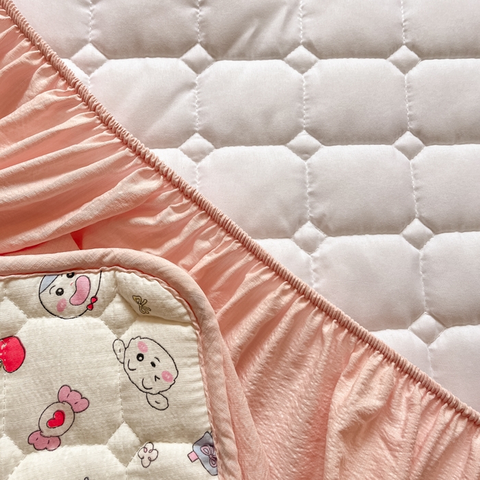 91家纺网 家纺一手货源 找家纺 沐慕 2026新款高克重印花云感皱皱纱夹棉床笠 蜡笔没有新