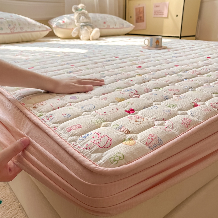 91家纺网 家纺一手货源 找家纺 沐慕 2026新款高克重印花云感皱皱纱夹棉床笠 甜品猫星球