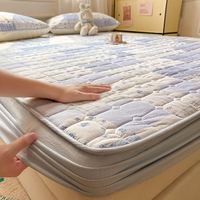 91家纺网 家纺一手货源 找家纺 沐慕 2026新款高克重印花云感皱皱纱夹棉床笠 雾漫春日