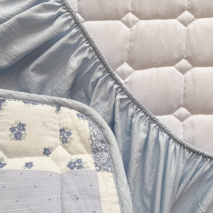 91家纺网 家纺一手货源 找家纺 沐慕 2026新款高克重印花云感皱皱纱夹棉床笠 雾漫春日