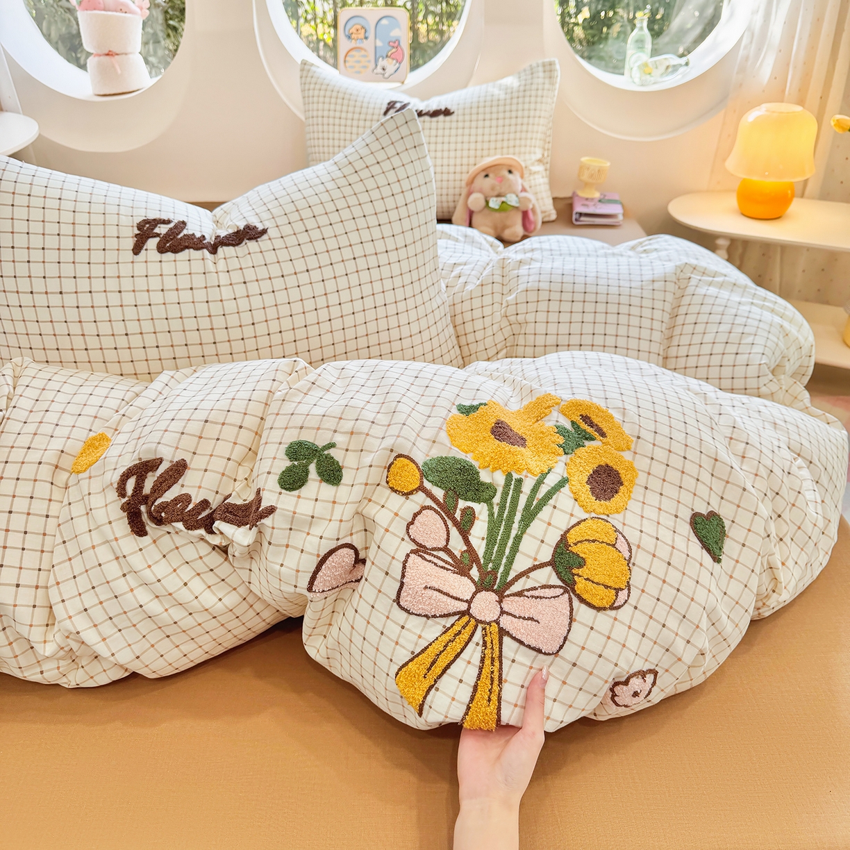 91家纺网 家纺一手货源 找家纺 爱思佳 2026新款双层纱印+毛巾绣系列四件套 向阳花