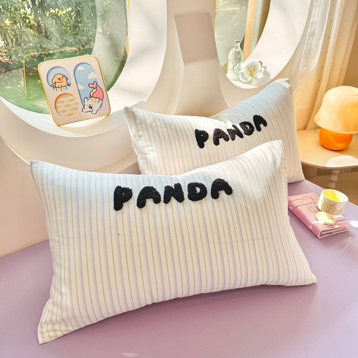 91家纺网 家纺一手货源 找家纺 爱思佳 2026新款双层纱印+毛巾绣系列四件套 熊猫团子