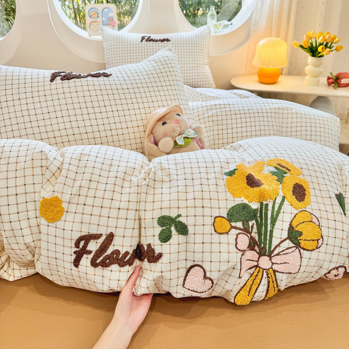 91家纺网 家纺一手货源 找家纺 爱思佳 2026新款双层纱印+毛巾绣系列四件套 向阳花