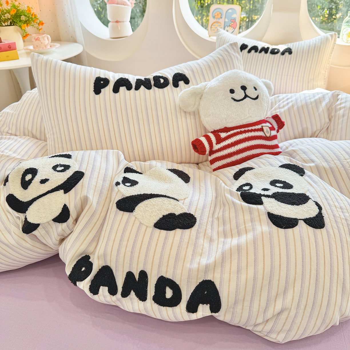 91家纺网 家纺一手货源 找家纺 爱思佳 2026新款双层纱印+毛巾绣系列四件套 熊猫团子