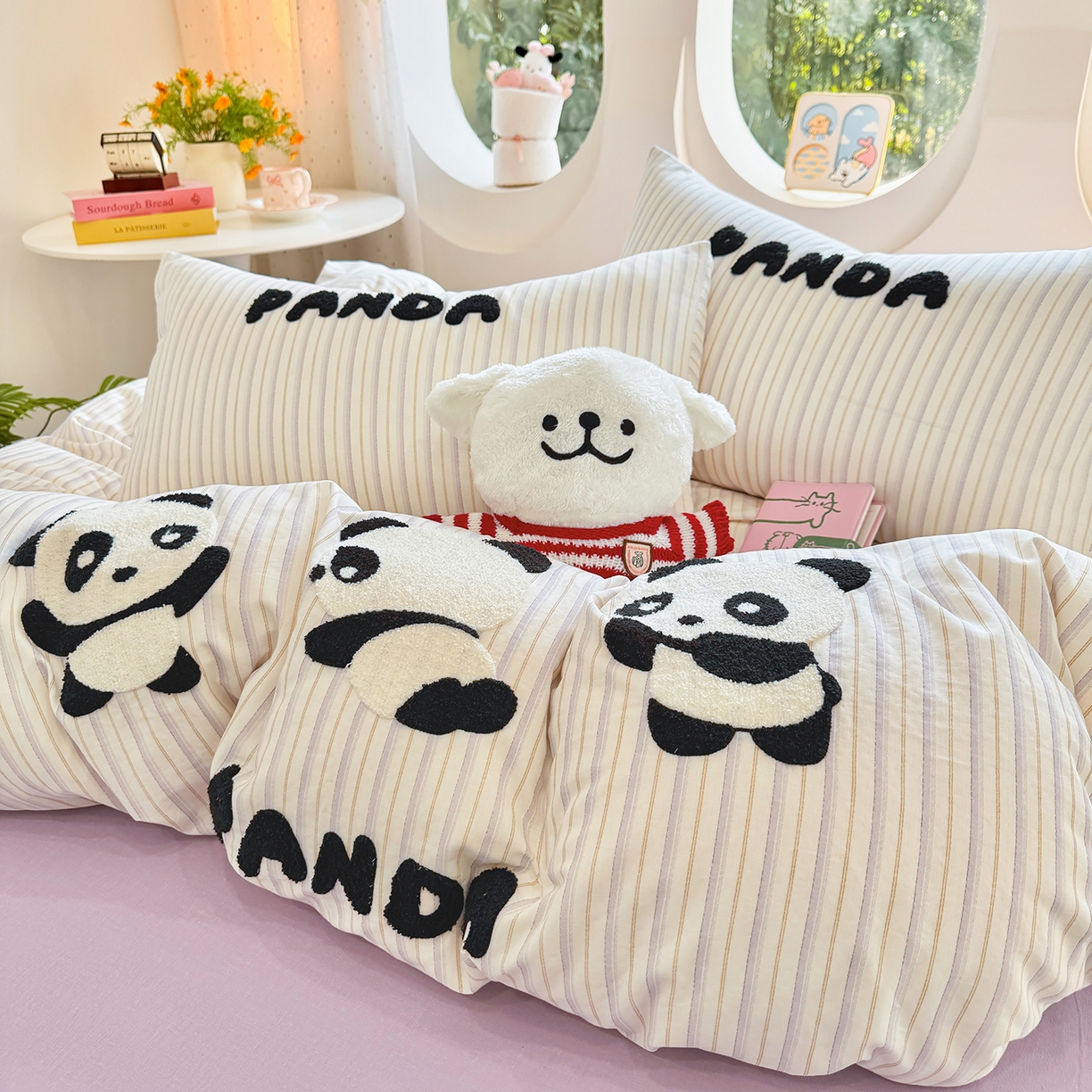 91家纺网 家纺一手货源 找家纺 爱思佳 2026新款双层纱印+毛巾绣系列四件套 熊猫团子