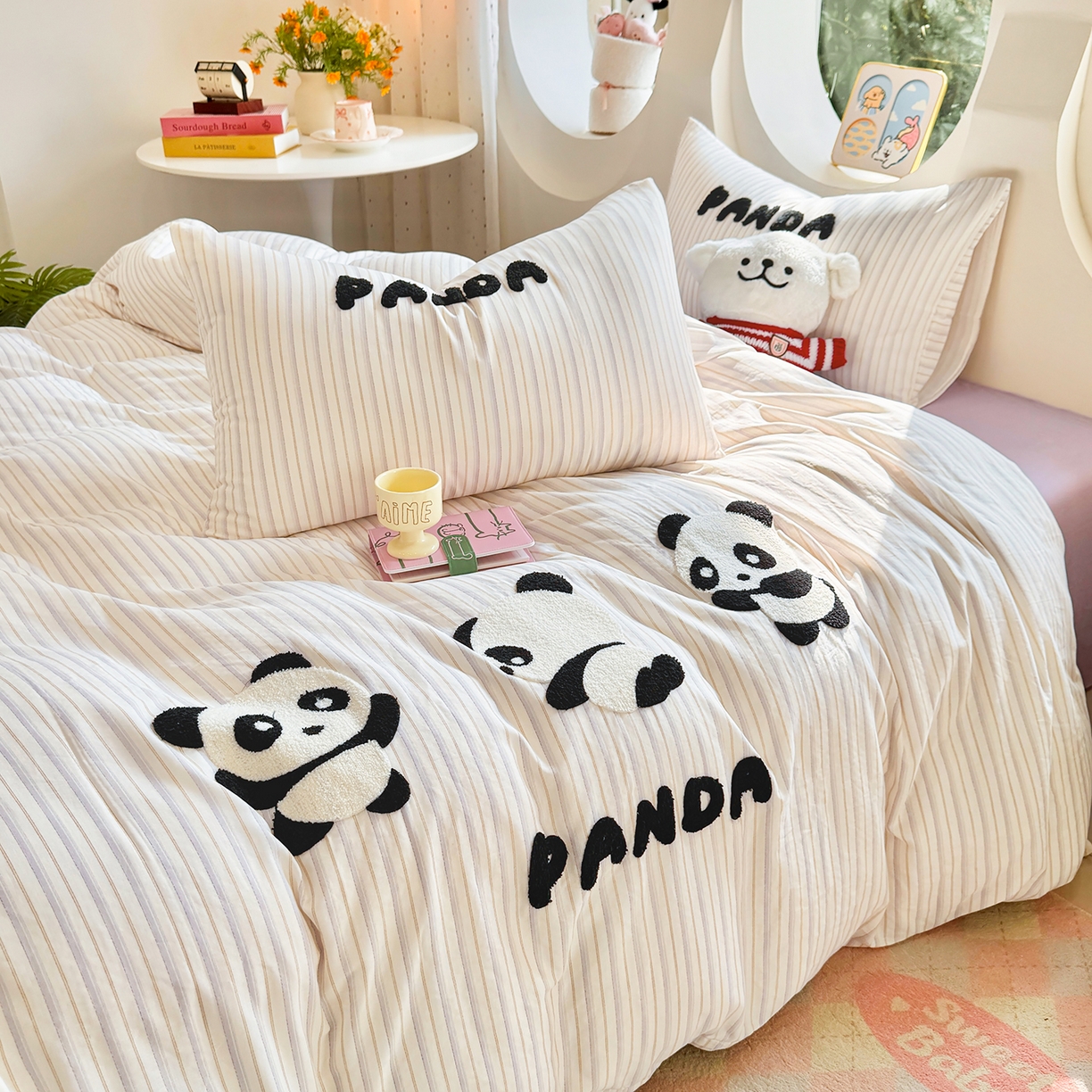 91家纺网 家纺一手货源 找家纺 爱思佳 2026新款双层纱印+毛巾绣系列四件套 熊猫团子